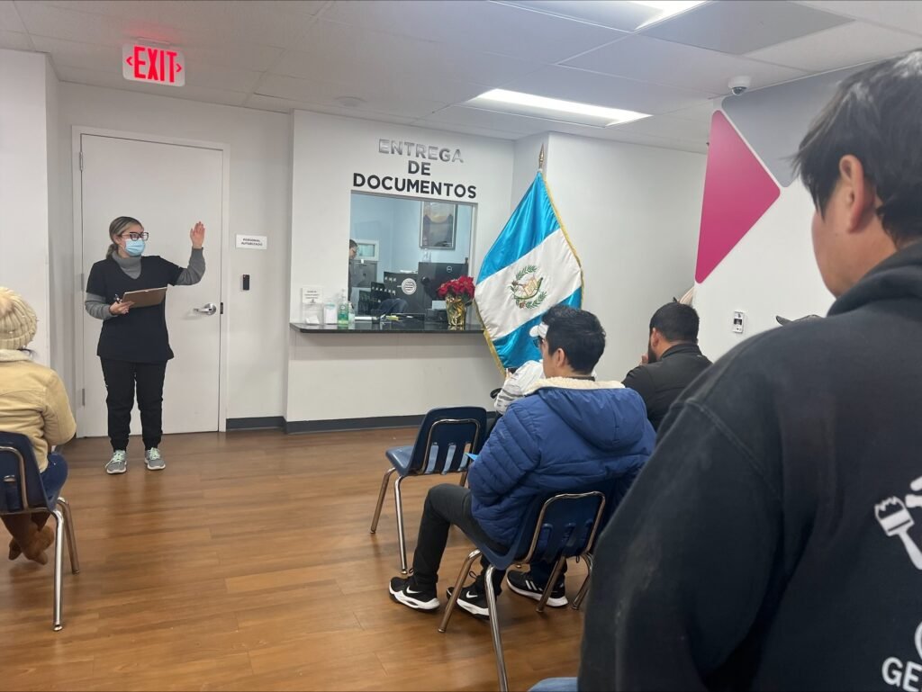 Sala de espera del Consulado de Guatemala en Maryland