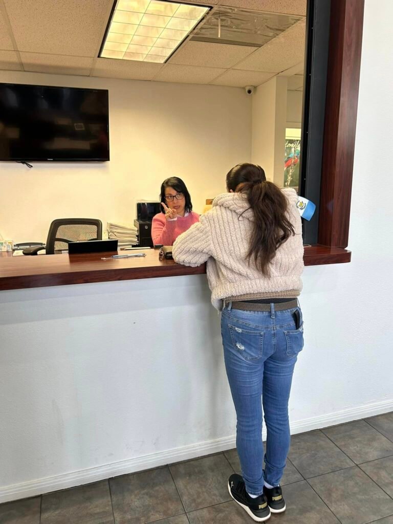 Funcionarios del consulado de Guatemala en San Bernardino